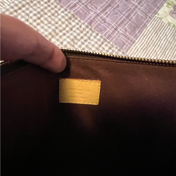 Louie Vuitton Crossbody/Shoulder Handbag Complete With Original Bill of Sale - Picture 6 of 11